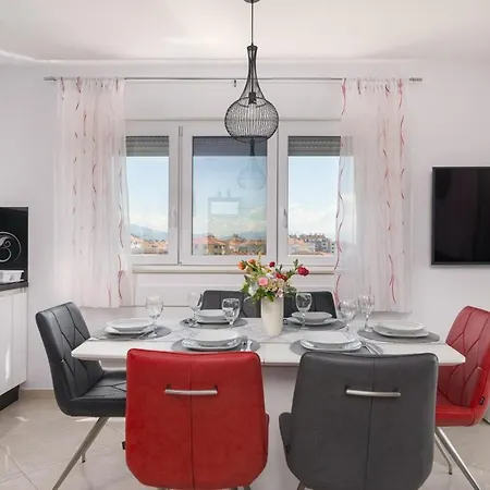 Apartment Sunset Coral - With Pool Trogir