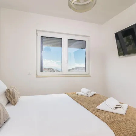 Sunset Coral - With Pool Apartment Trogir